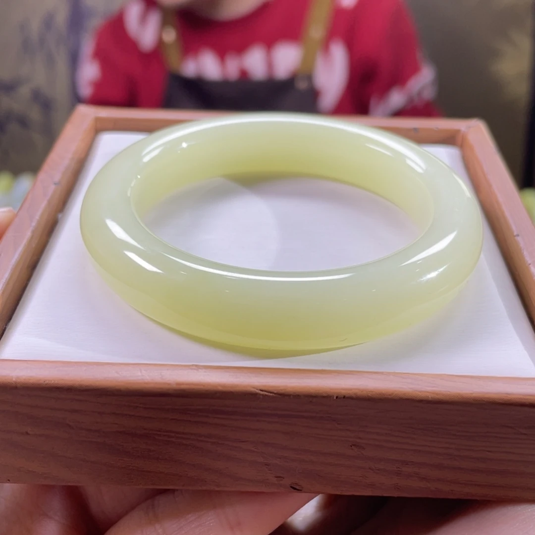 和田玉未镶嵌手镯53圈