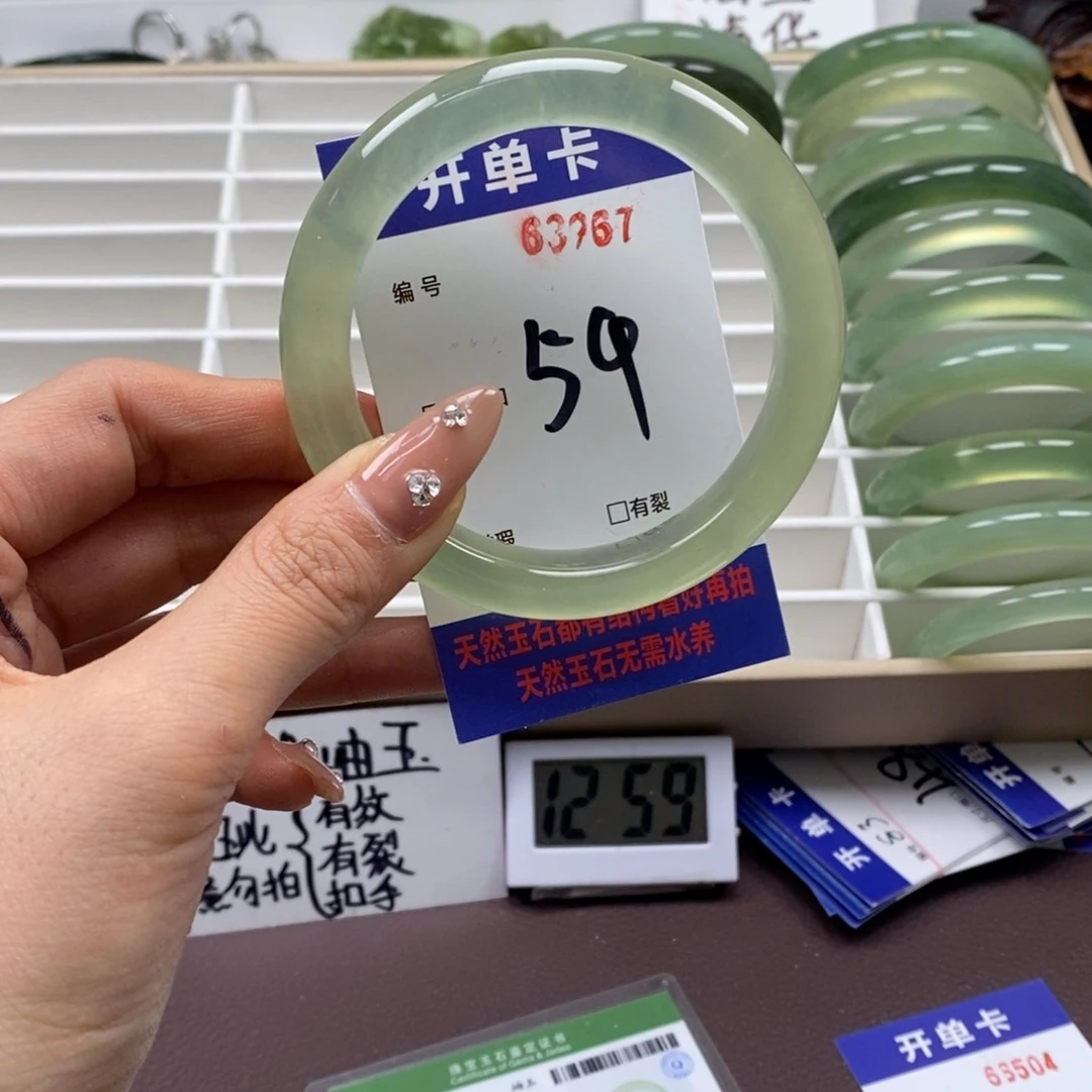 蛇纹石玉手镯未镶嵌