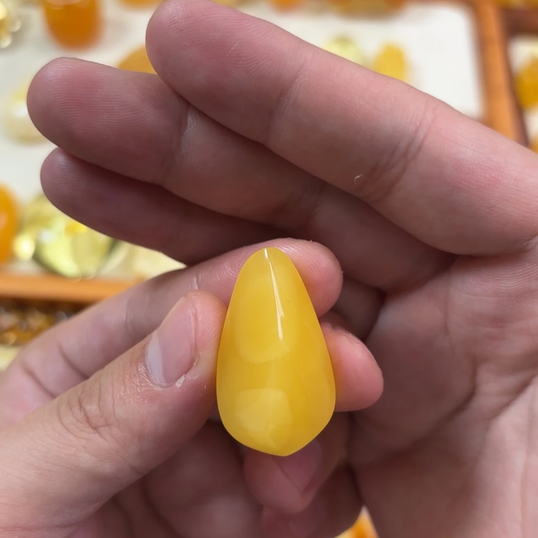 蜜蜡未镶嵌裸石水滴