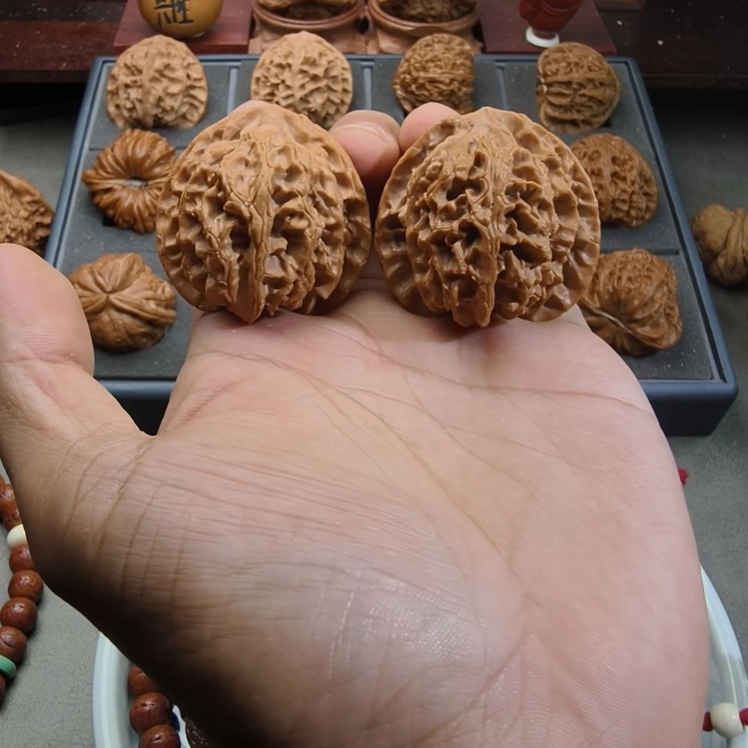 吊坠文玩核桃43.8三角苹果园47.2克