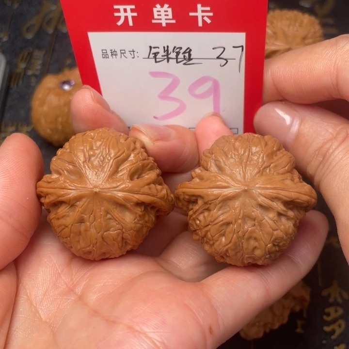 吊坠桃核文玩了吗