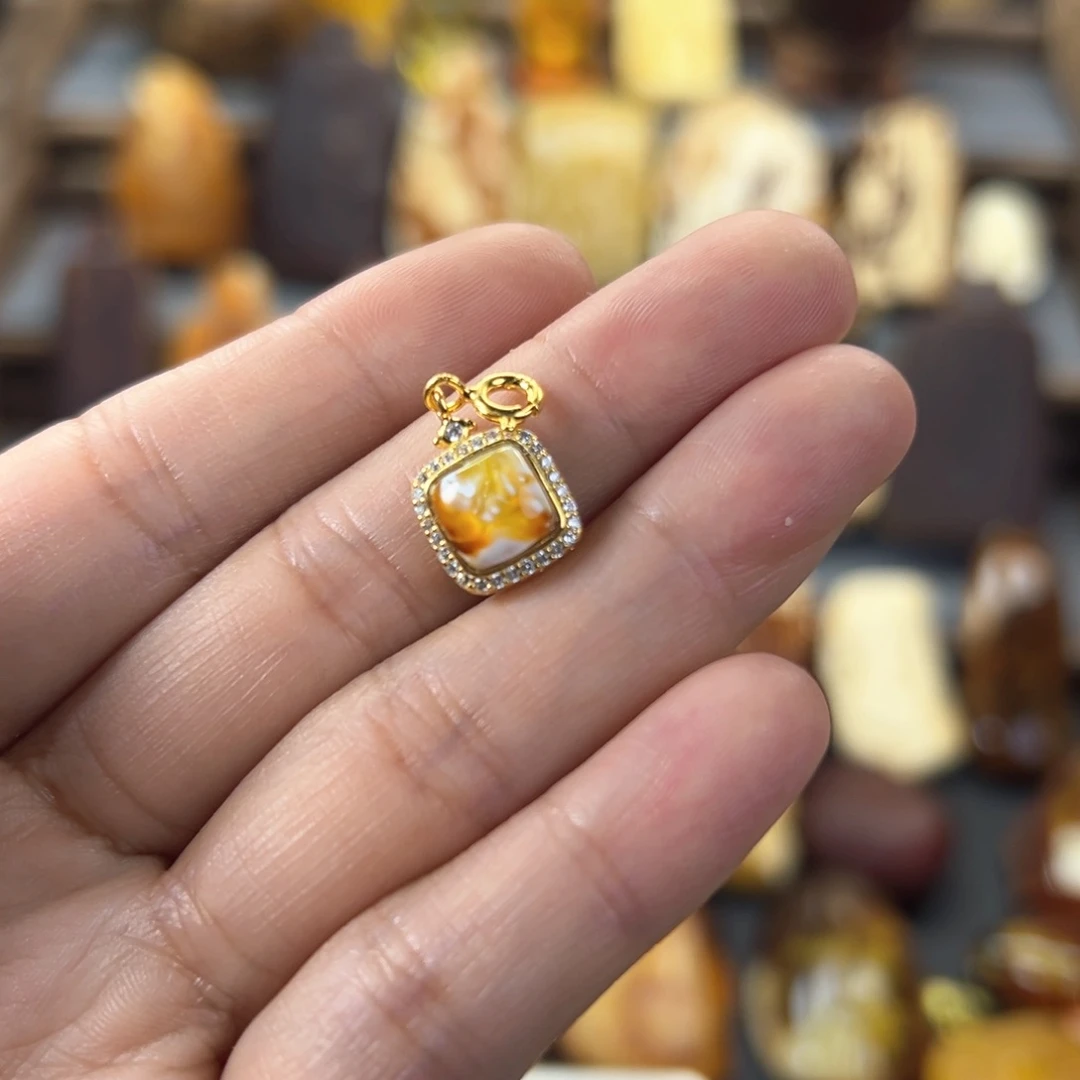 琥珀裸石未镶嵌琥珀