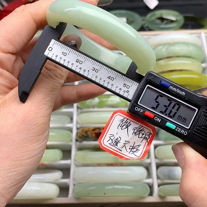 蛇纹石玉手镯未镶嵌528