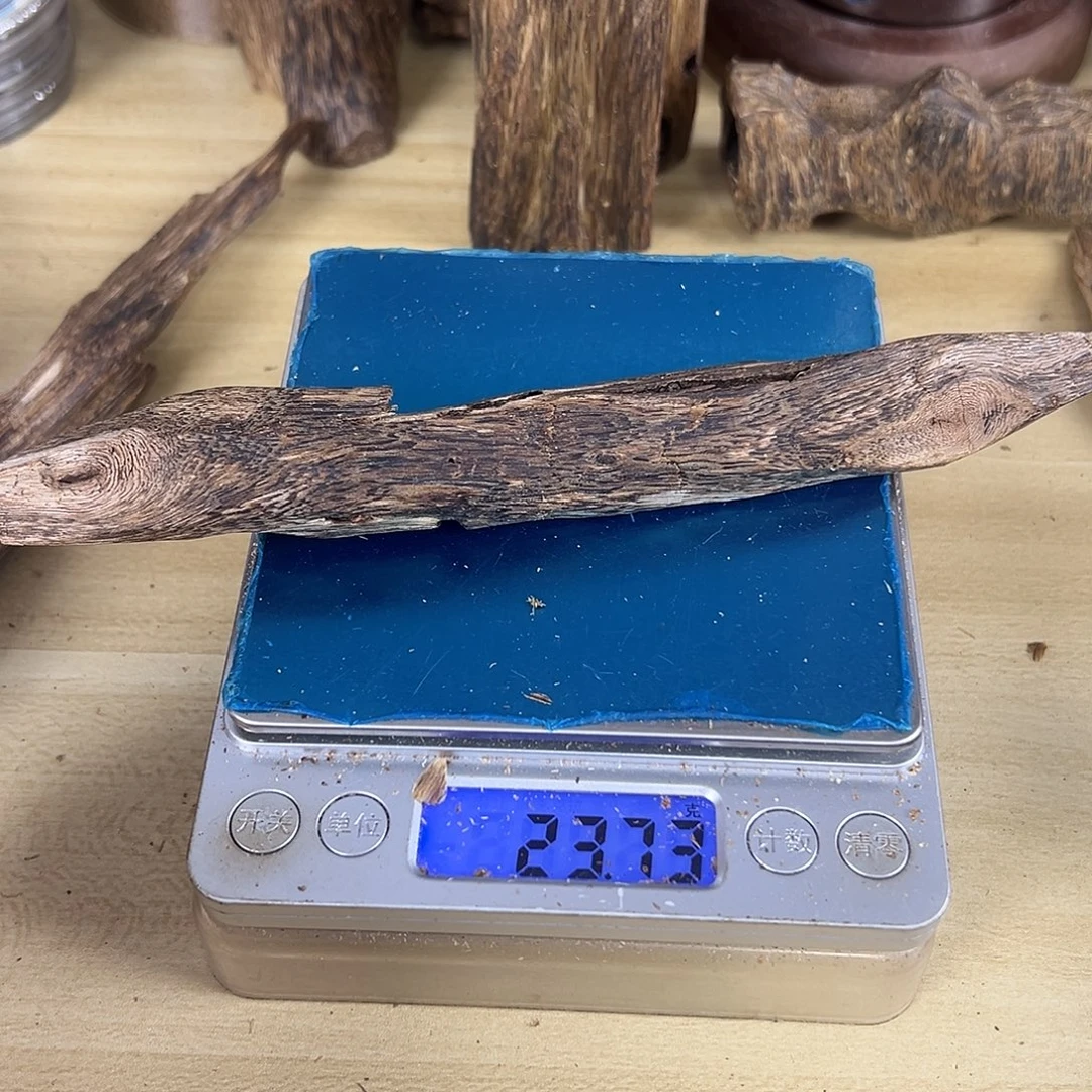 香料绿奇楠虫漏23克蓝宝石