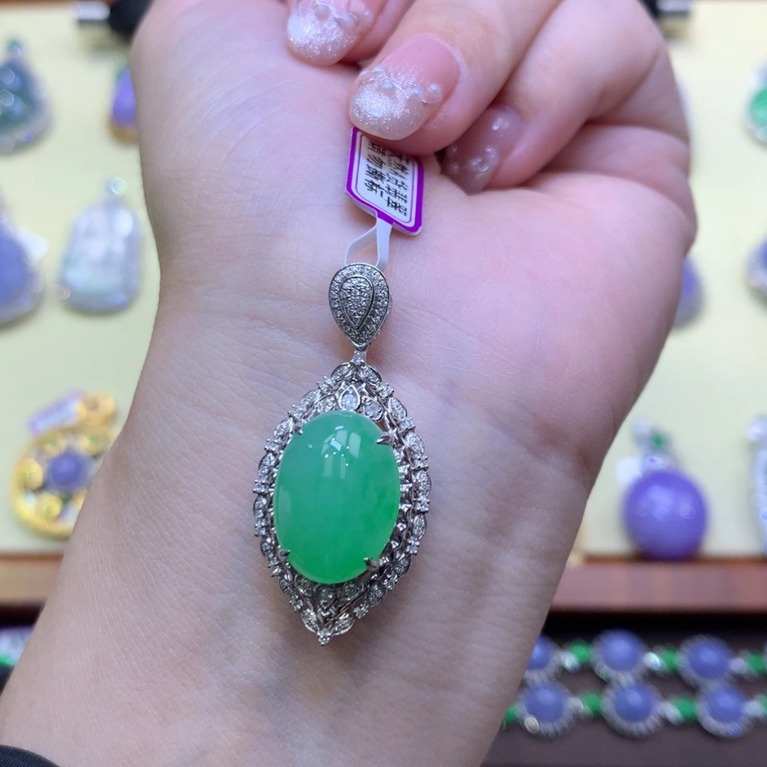 翡翠18K金镶嵌颈饰