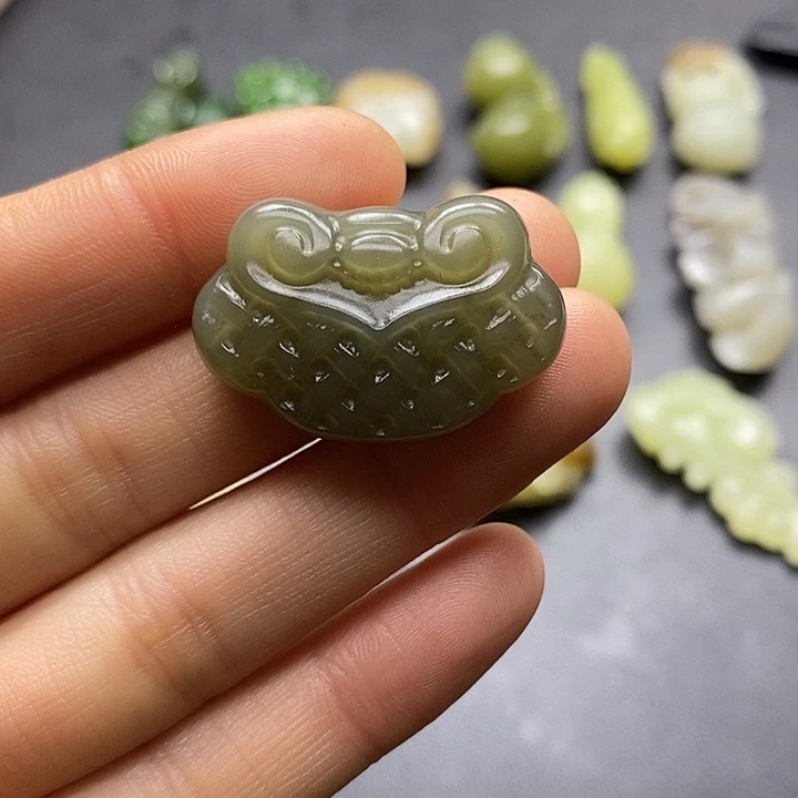 颈饰未镶嵌和田玉用****）