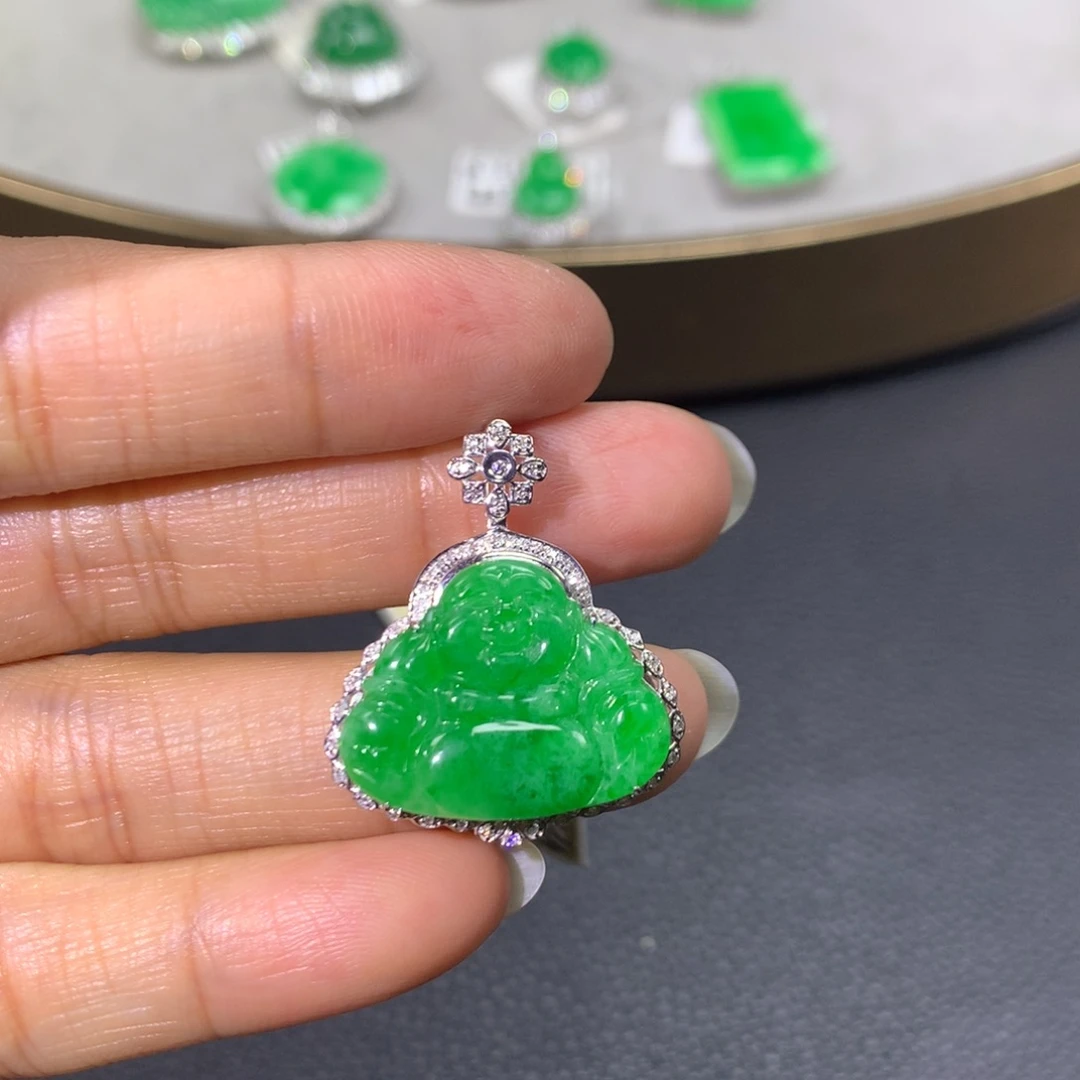 翡翠颈饰18K金镶嵌翡翠