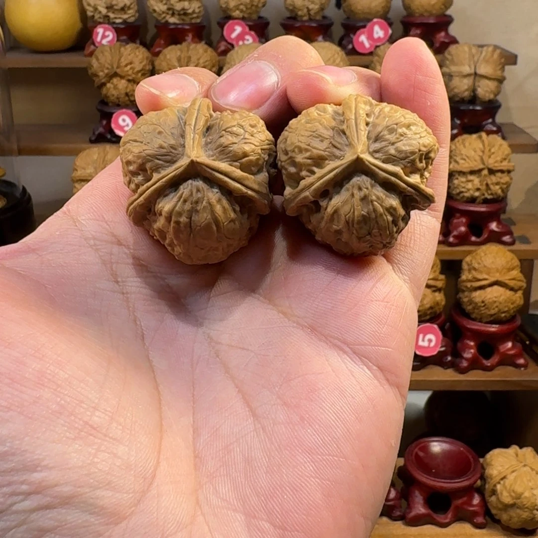 铁核桃把件七星三棱正奔