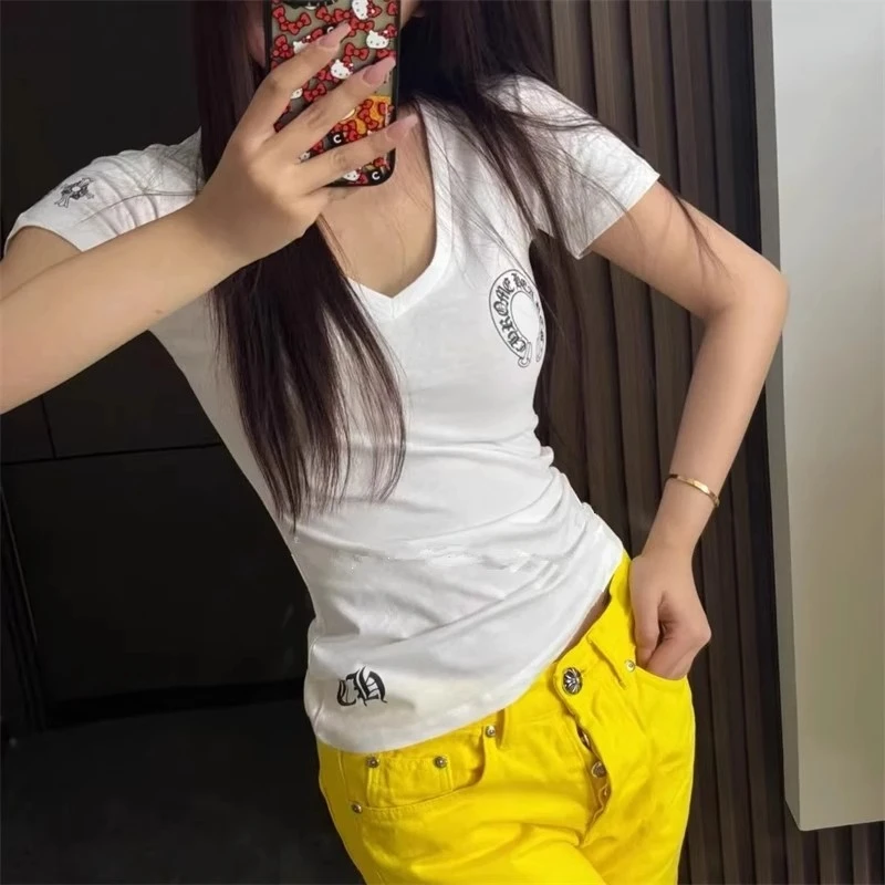 马蹄梵文印花V领短袖T恤女夏季新款收腰显瘦设计感洋气辣妹上衣
