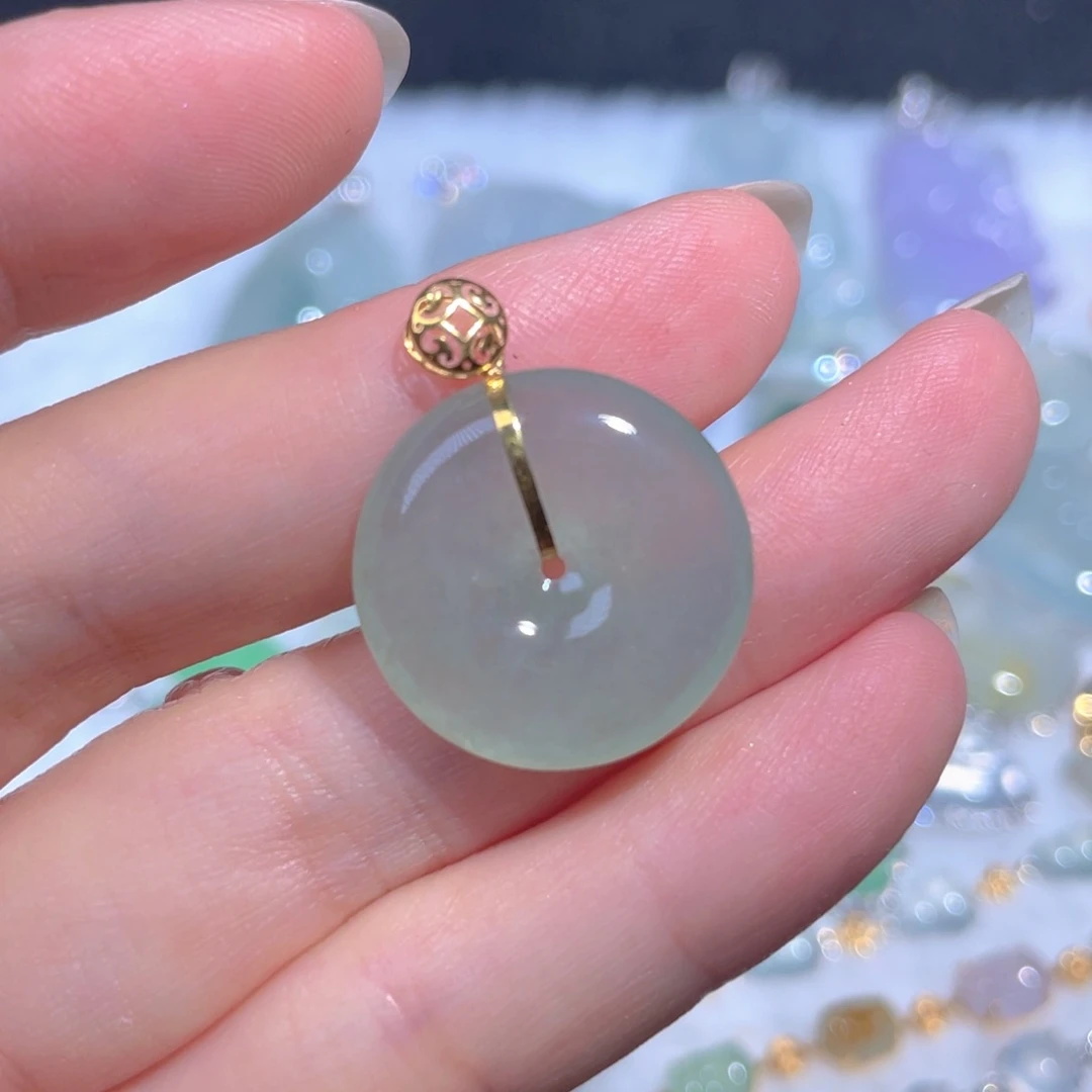 翡翠18K金镶嵌颈饰翡翠