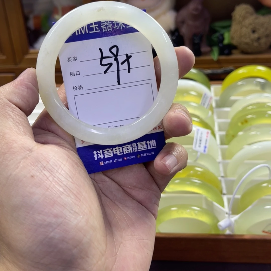 蛇纹石玉未镶嵌手镯380
