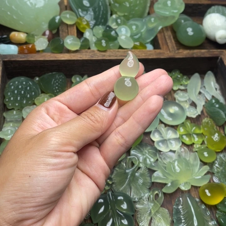 合金蛇纹石玉颈饰