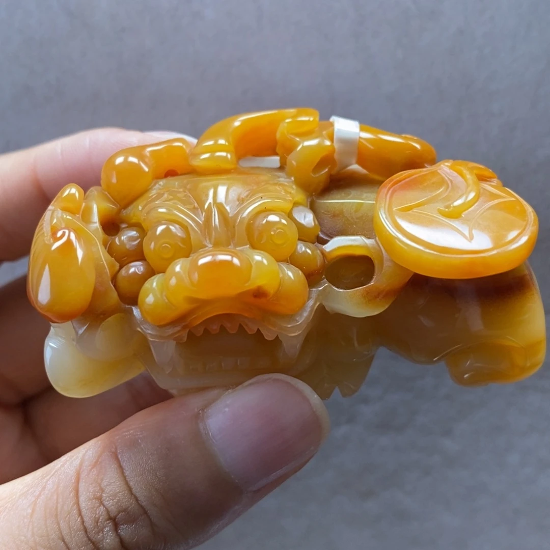 未镶嵌石英质玉（黄龙玉）颈饰