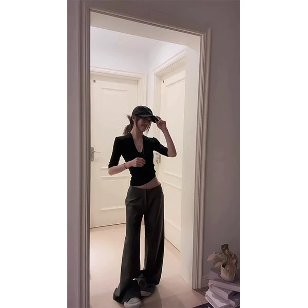 御姐风高级感正肩T恤女气质辣妹风V领修身上衣2025年夏季裤子套装