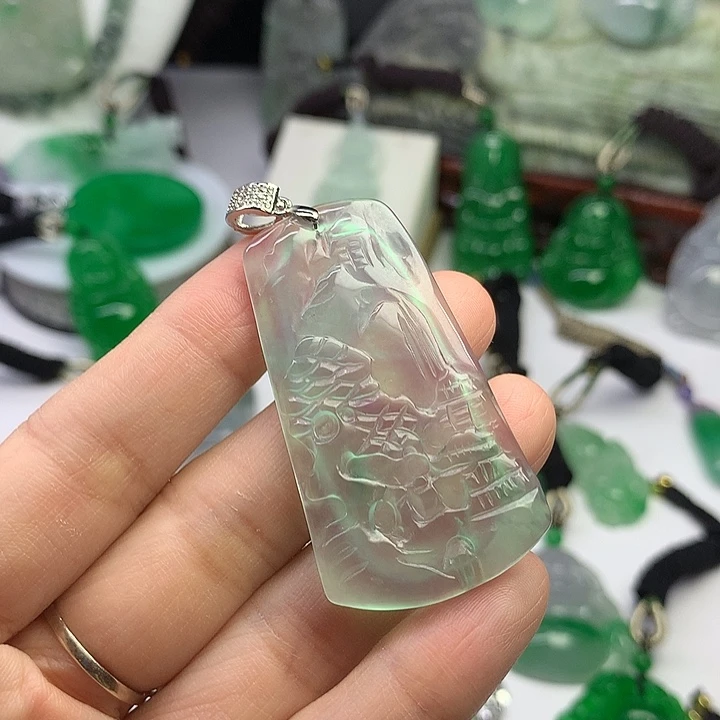 翡翠未镶嵌吊坠(赠链)