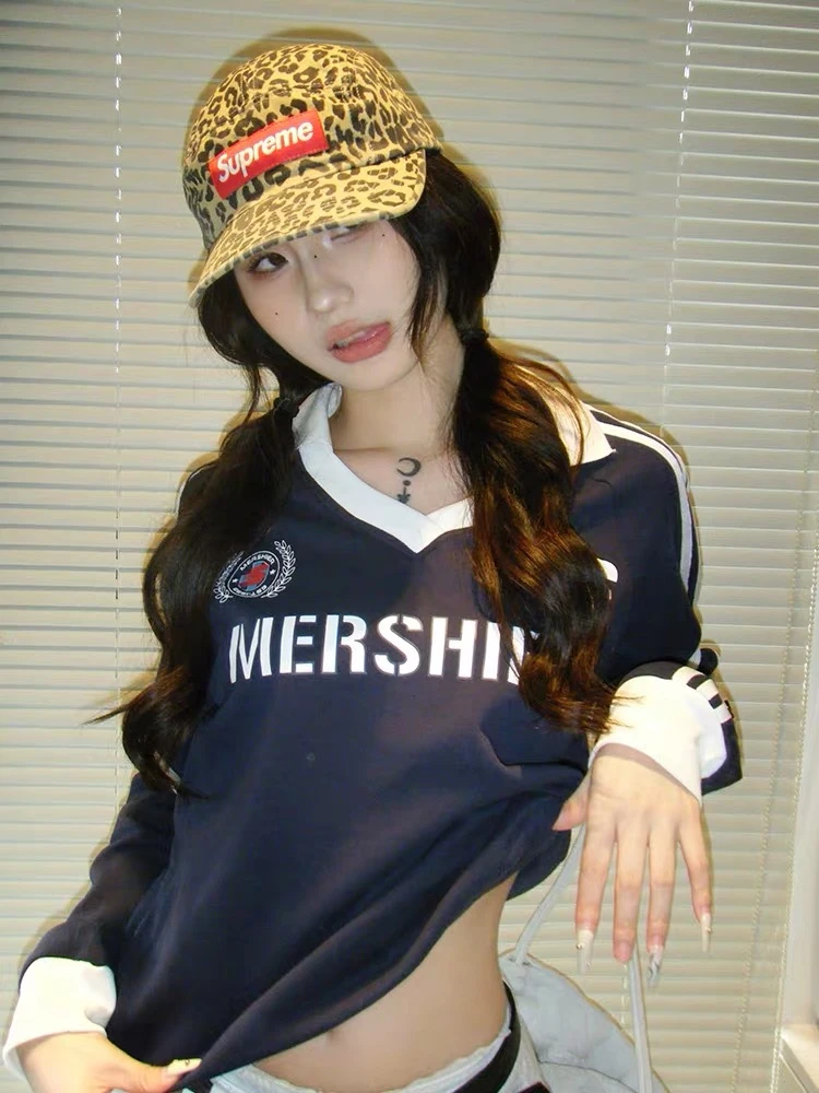 给姐妹们的浮力！美式复古V领polo球衣风长袖