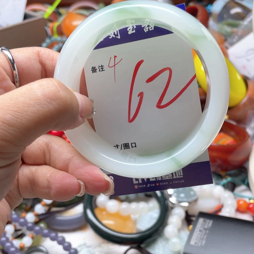 石英岩玉未镶嵌手镯