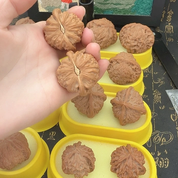 文玩核桃吊坠闷白