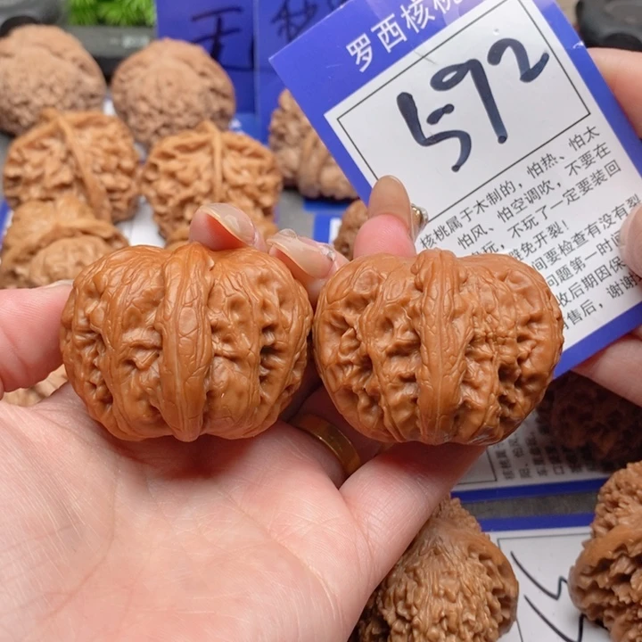 把件桃核45.8元宝592