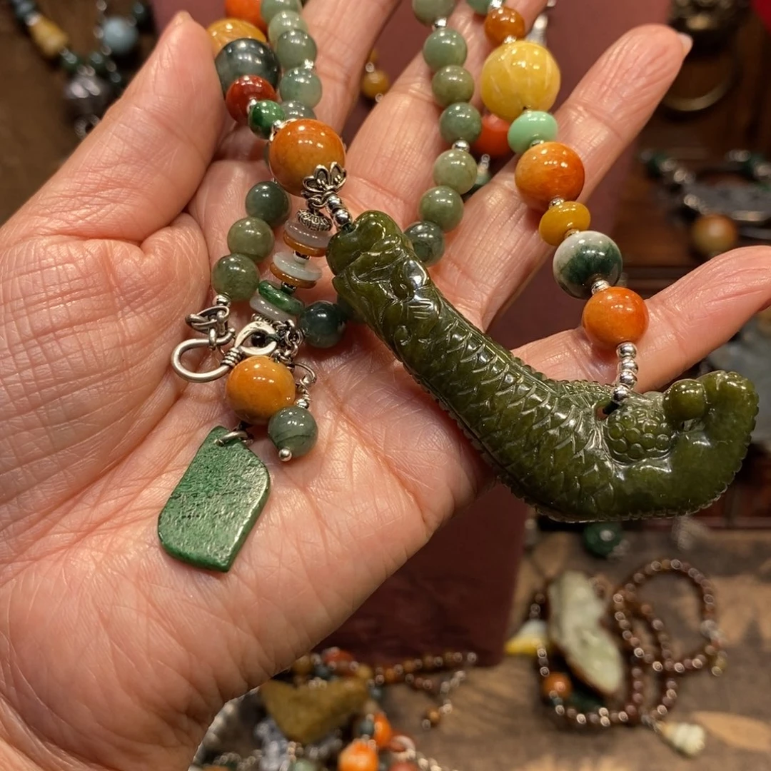 翡翠吊坠(赠链)未镶嵌