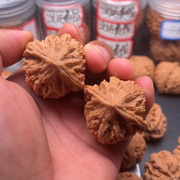 文玩核桃把件鸡心44
