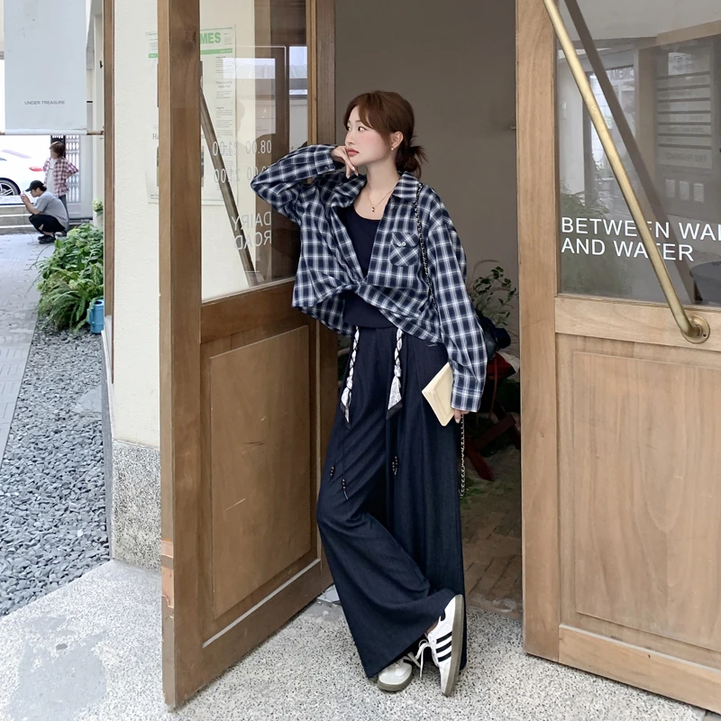 大方得体穿搭一整套早秋新款设计感格纹衬衫打底阔腿裤三件套女
