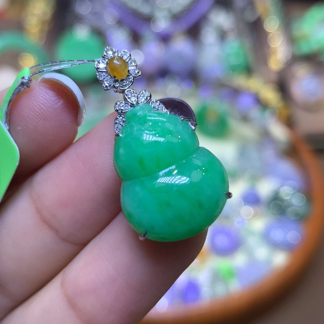 翡翠18K金镶嵌颈饰