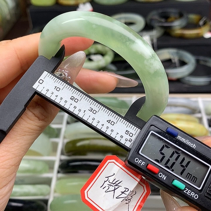 蛇纹石玉未镶嵌手镯584