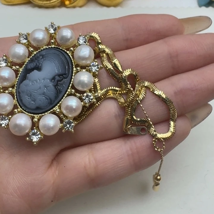 淡水珍珠18K金镶嵌颈饰