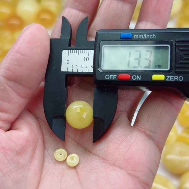 吴***生未镶嵌琥珀（矿物珀）裸石