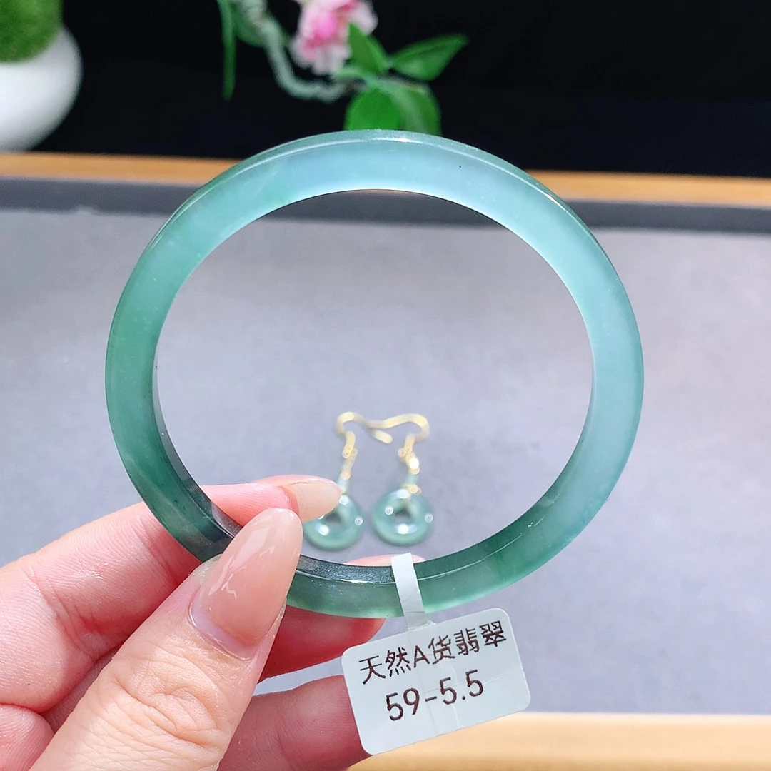 未镶嵌手镯（圆镯）翡翠