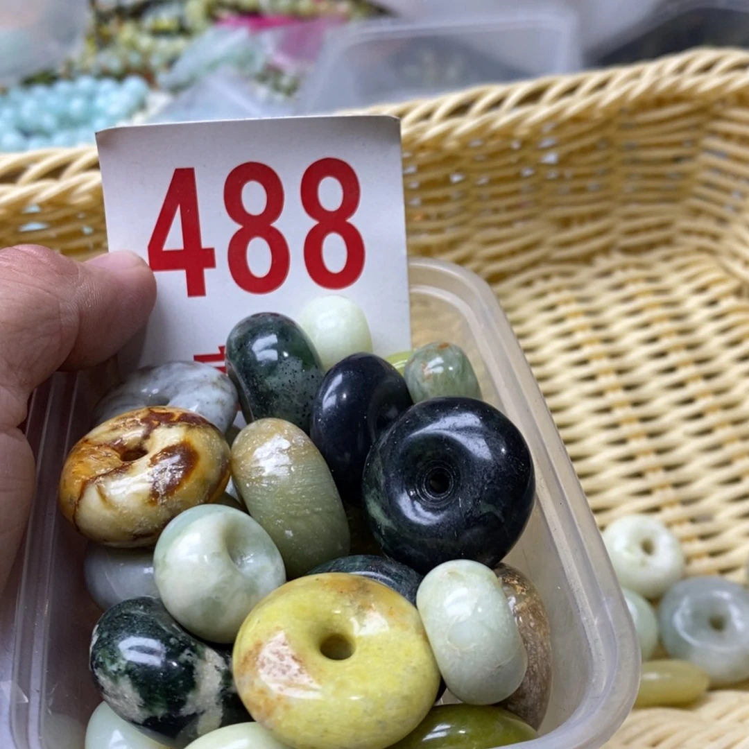 蛇纹石玉挂坠未镶嵌