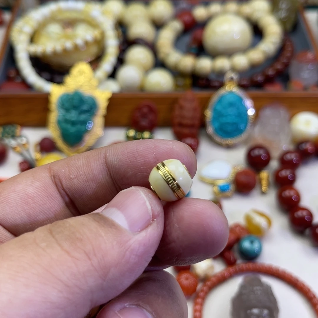 琥珀未镶嵌珠宝奇石77