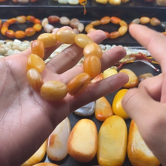 S***食和田玉未镶嵌颈饰