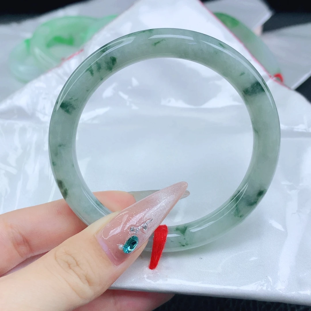 翡翠手镯未镶嵌57-58圆条飘花