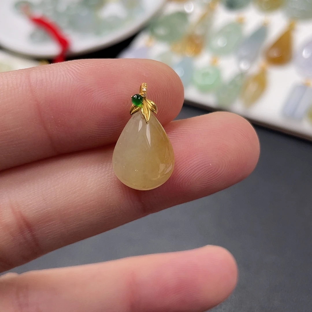 翡翠18K金镶嵌吊坠(不含链)水滴