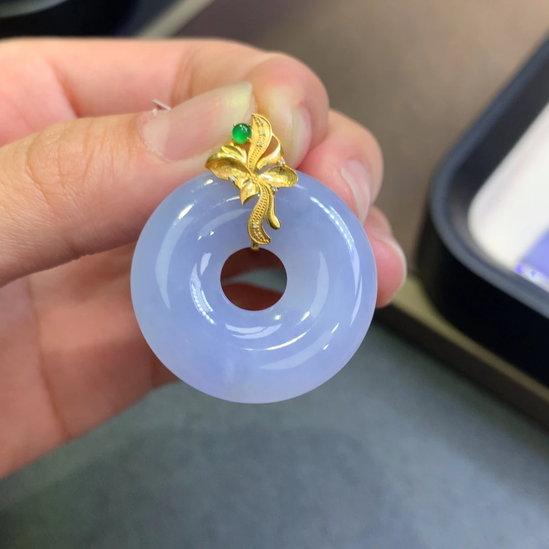 翡翠18K金镶嵌颈饰翡翠