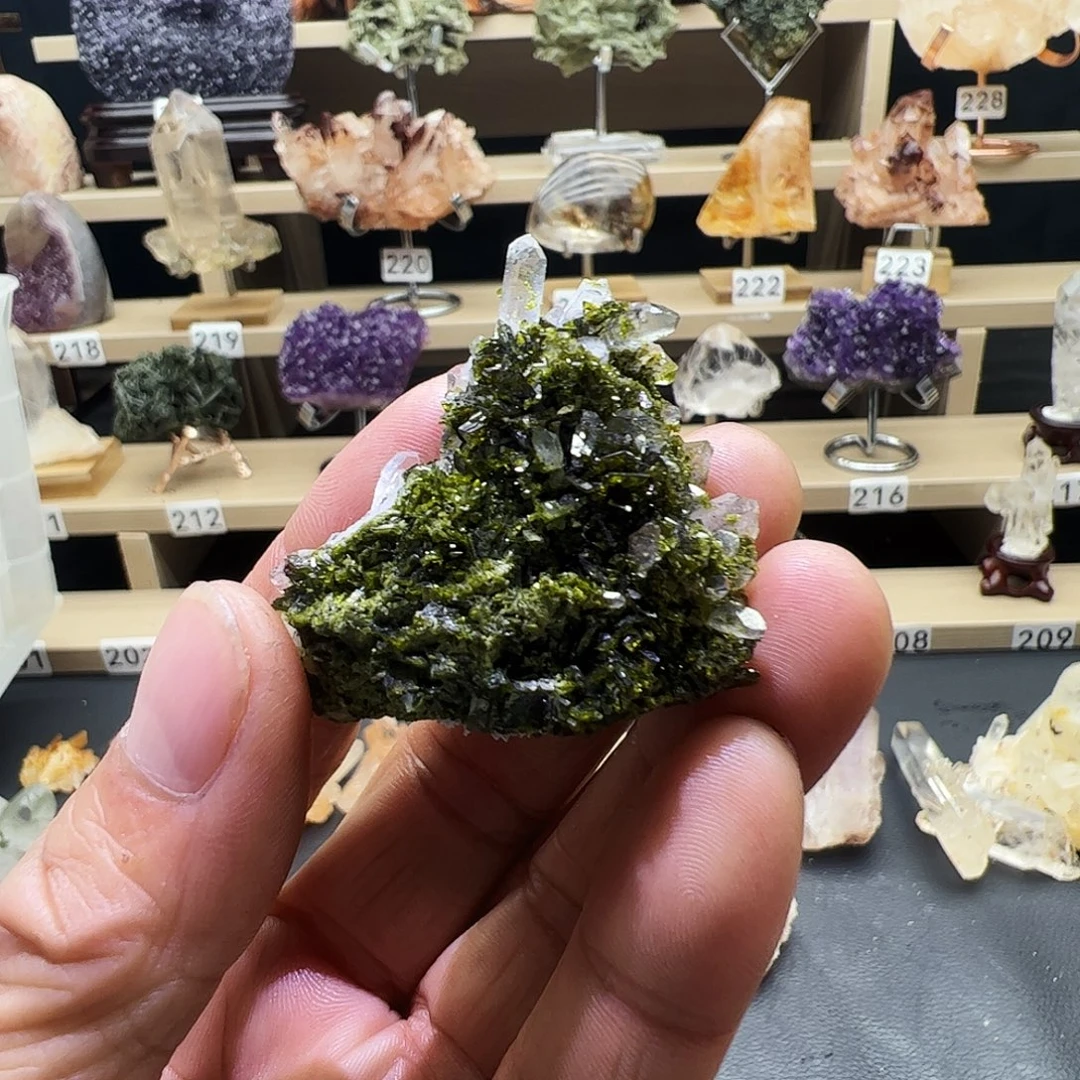 秋***染石绿联水晶原石摆件，