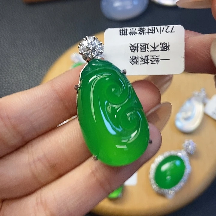 玛瑙/玉髓银S925镶嵌颈饰如意
