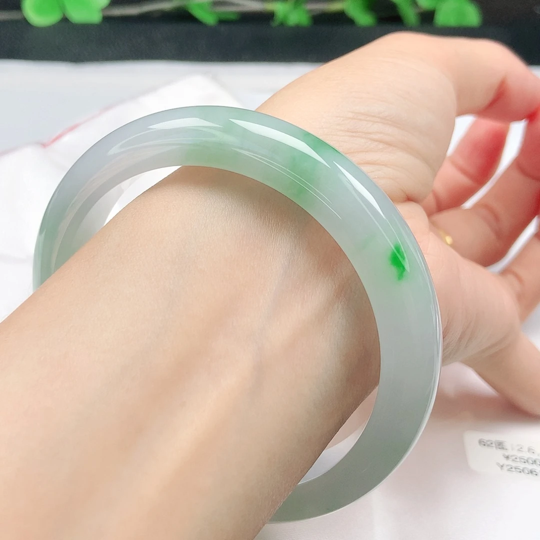 翡翠未镶嵌手镯62圈