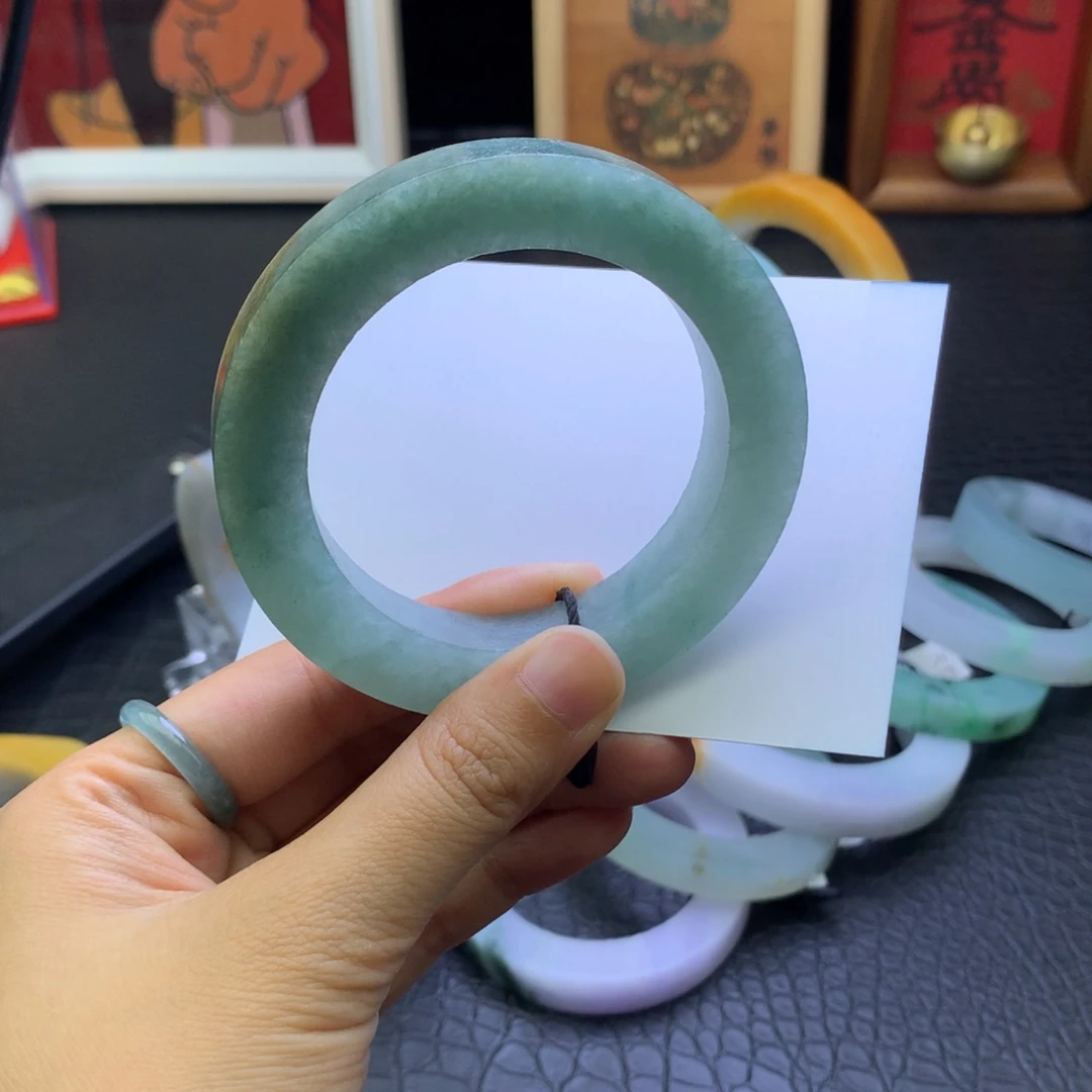 定制翡翠未镶嵌翡翠手镯