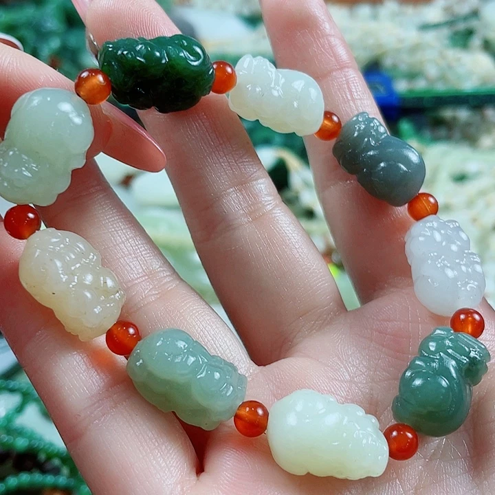 未镶嵌和田玉挂件