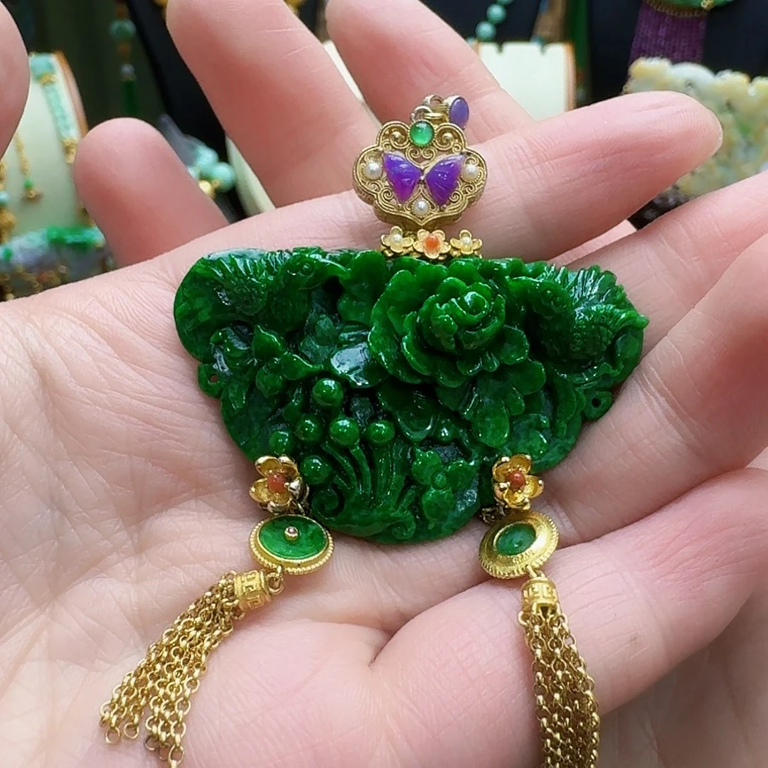 翡翠未镶嵌吊坠(赠链)新货 满绿 油润