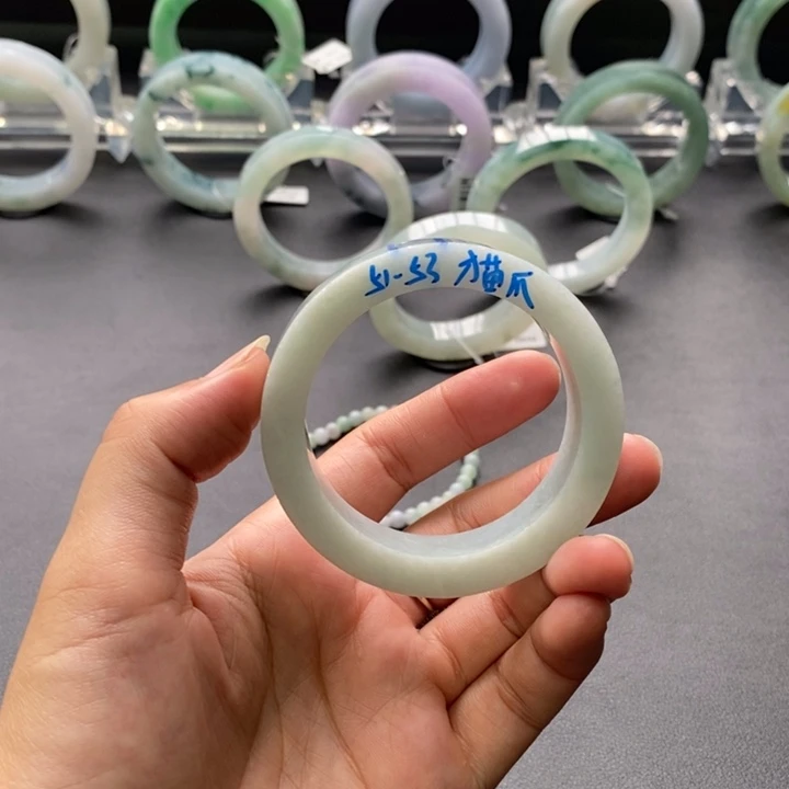 未镶嵌翡翠手镯定制翡翠