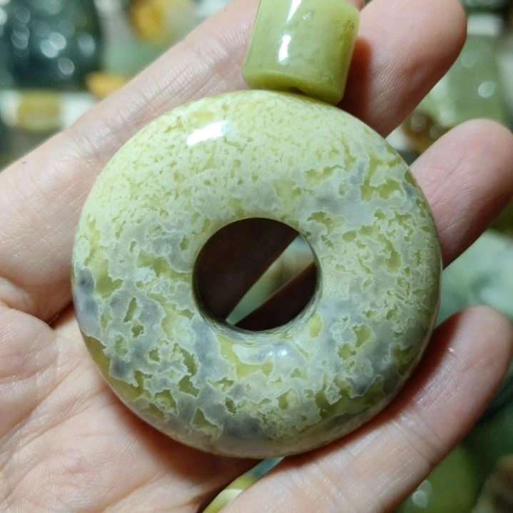 岫玉未镶嵌平安扣