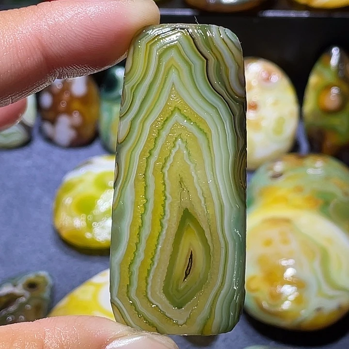 玛瑙/玉髓未镶嵌珠宝奇石