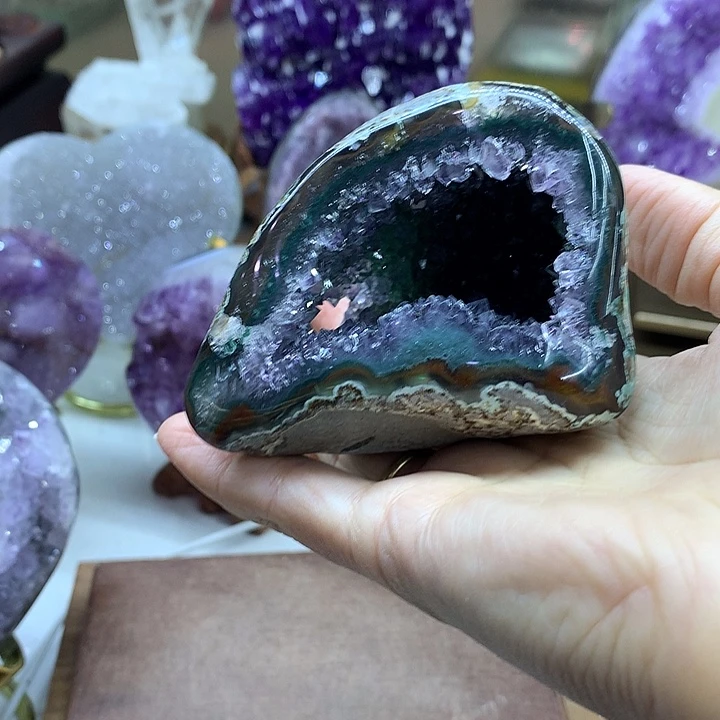 紫晶未镶嵌大型摆件（非配饰）