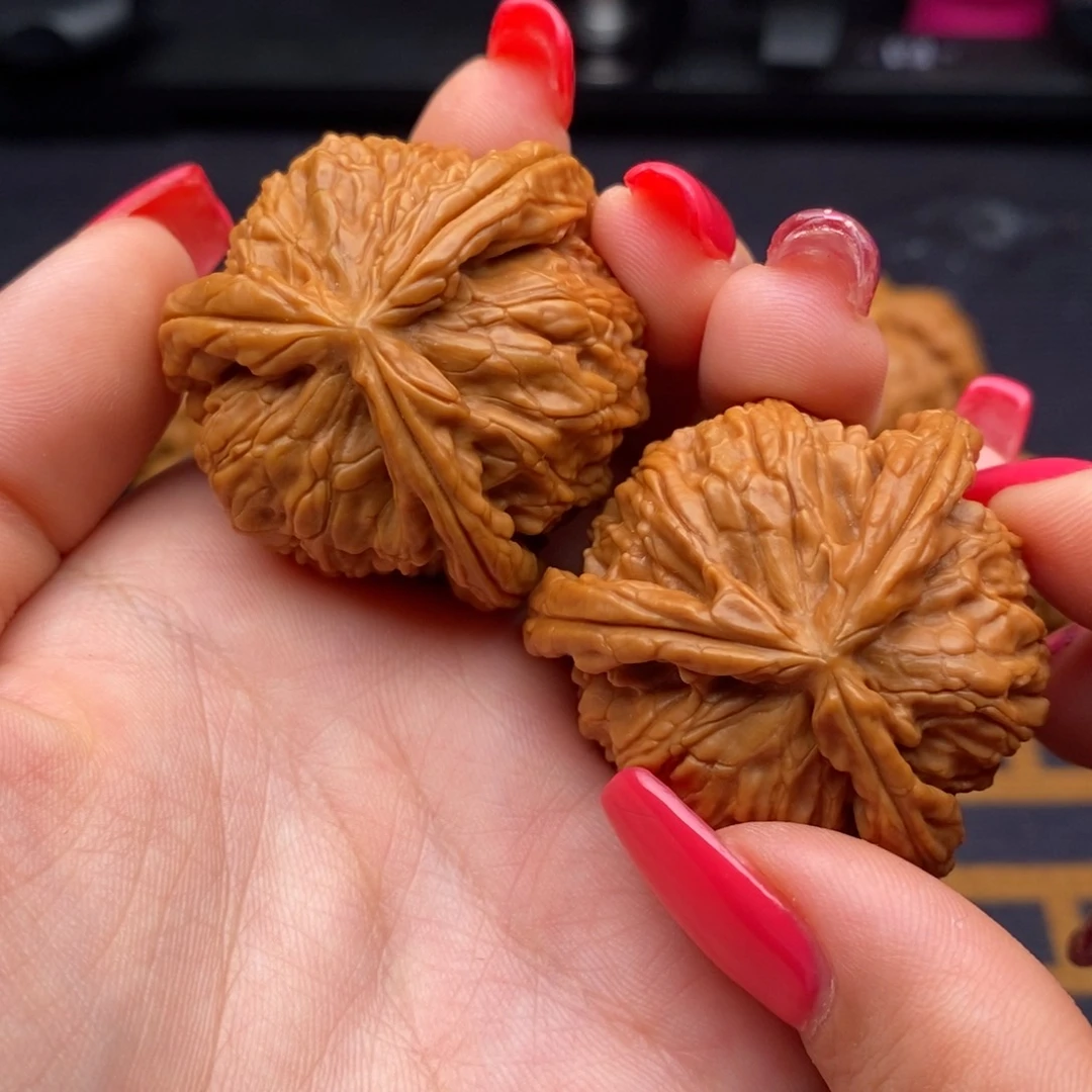 小***凯文玩核桃吊坠白狮子