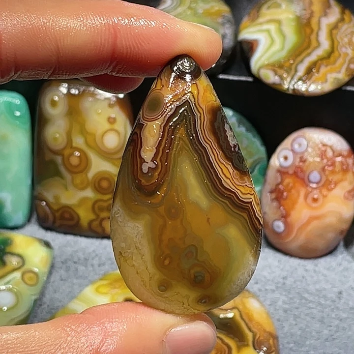 玛瑙/玉髓未镶嵌珠宝奇石