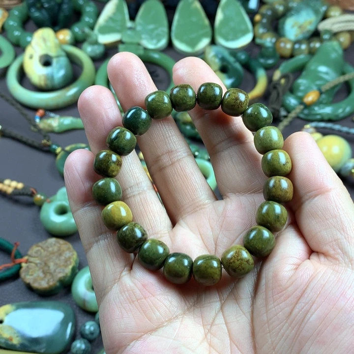 吊坠(赠链)未镶嵌岫岩河磨玉（透闪石质玉）羊*眯